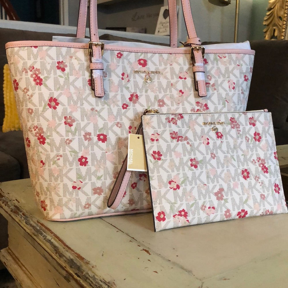 Michal Kors Jet Set Charm Tote and Wristlet set